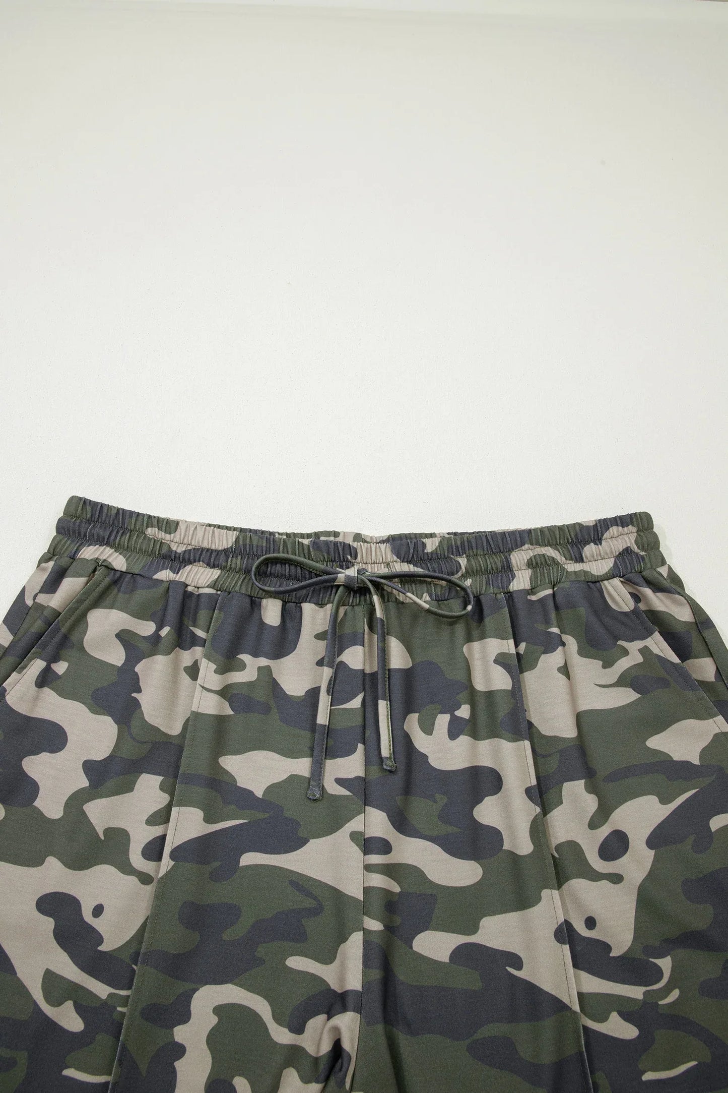 Green Tie Elastic Waist Pocketed Plus Size Camo Shorts - Windgat