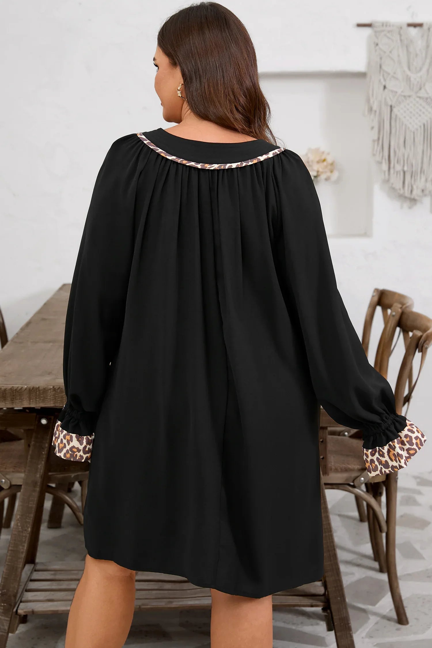 Black Plus Size Notched Neck Leopard Trim Flounce Long Sleeve Shift Dress - Windgat