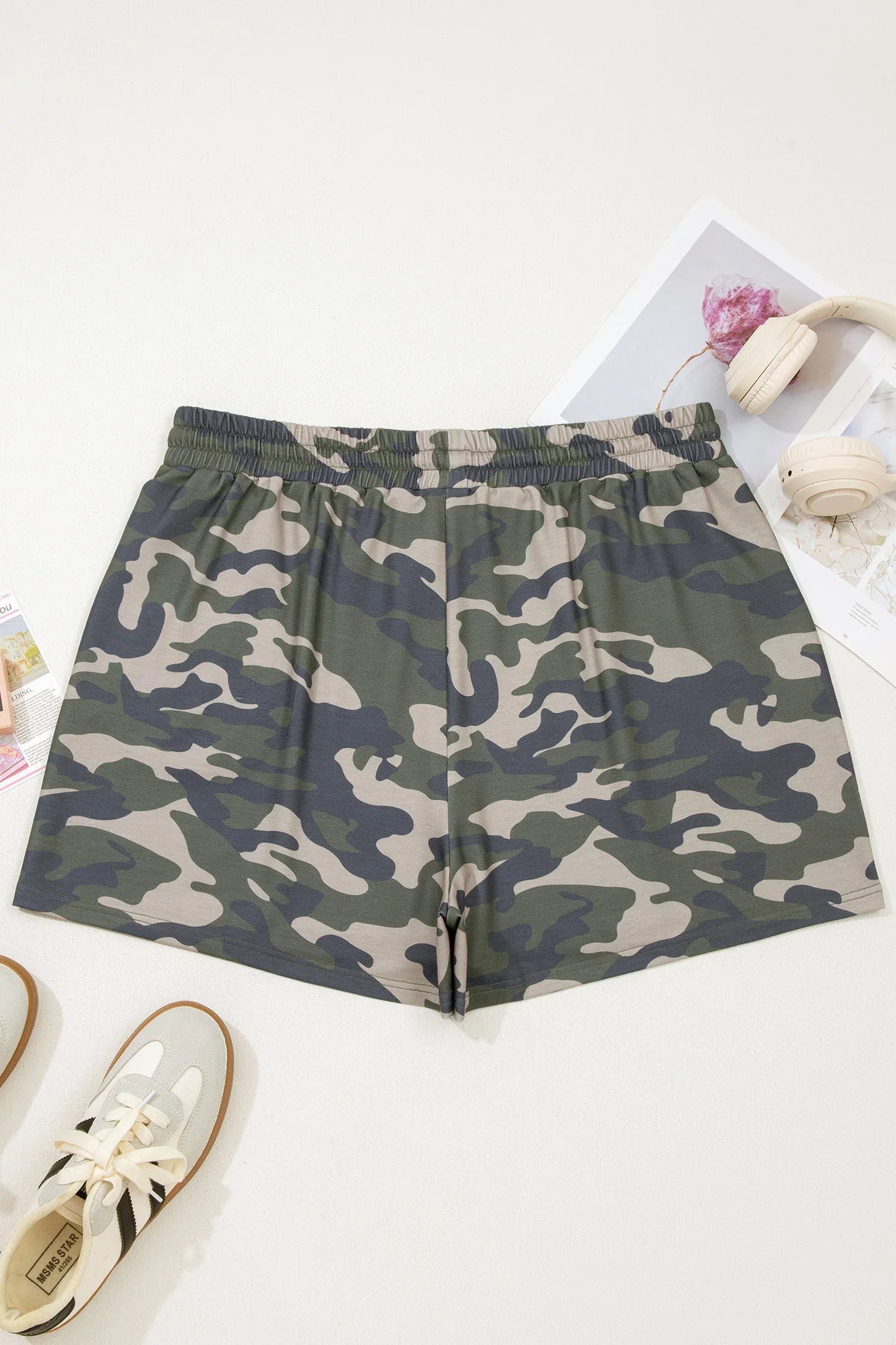 Green Tie Elastic Waist Pocketed Plus Size Camo Shorts - Windgat