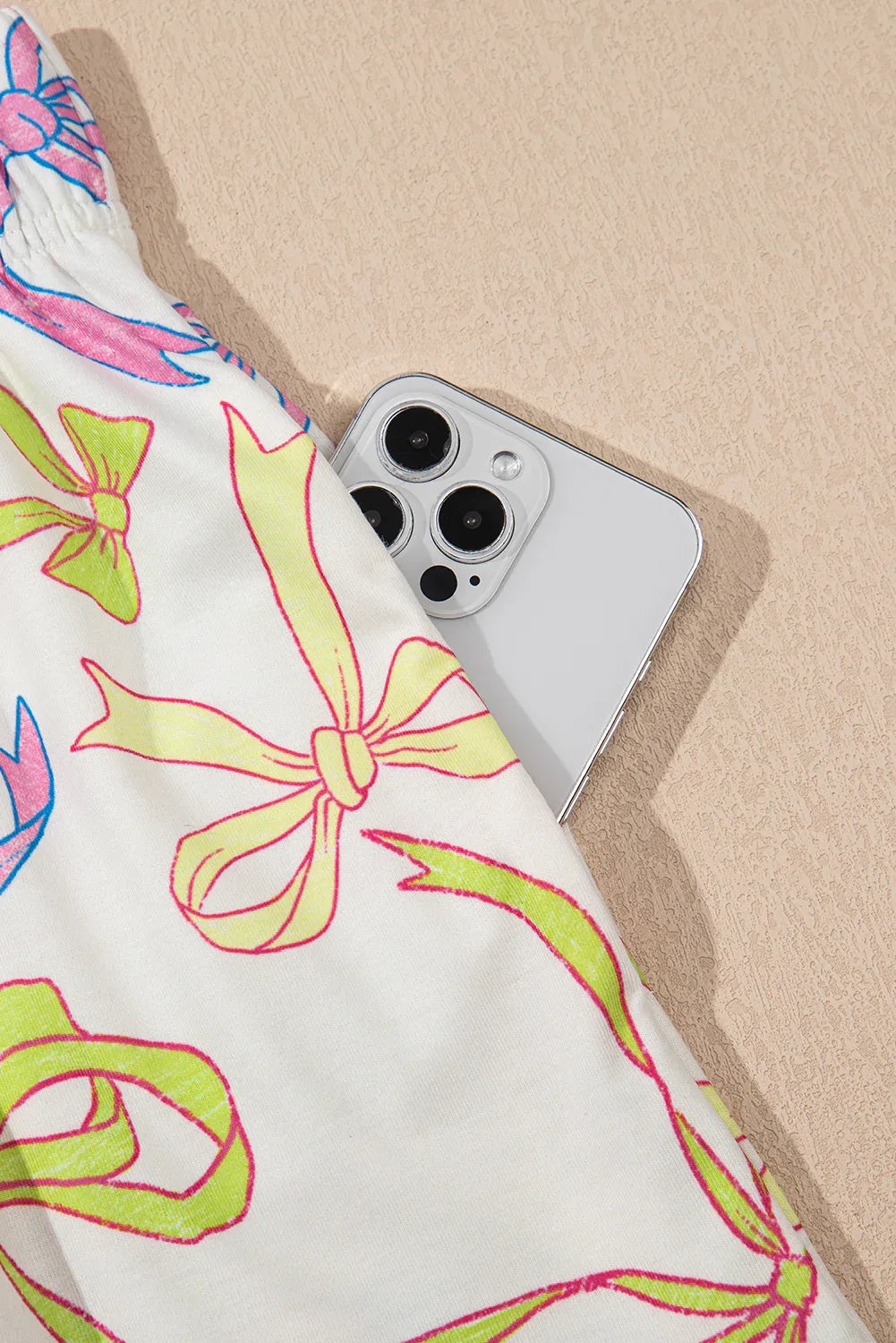 White Cheerful Bow Print Elastic Pull On Casual Shorts - Windgat